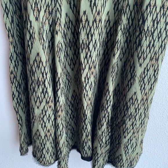 UO Silence + Noise Green Witchy T-shirt Dress S - Picture 8 of 8